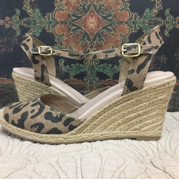 Leopard Espadrille Wedges Size 7.5 - Picture 2 of 7
